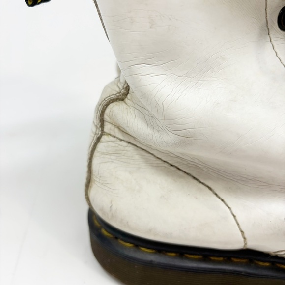DOC MARTENS Women’s White 1460 Smooth Leather 8-Eye Boots Distressed Size W9 - Picture 3 of 13